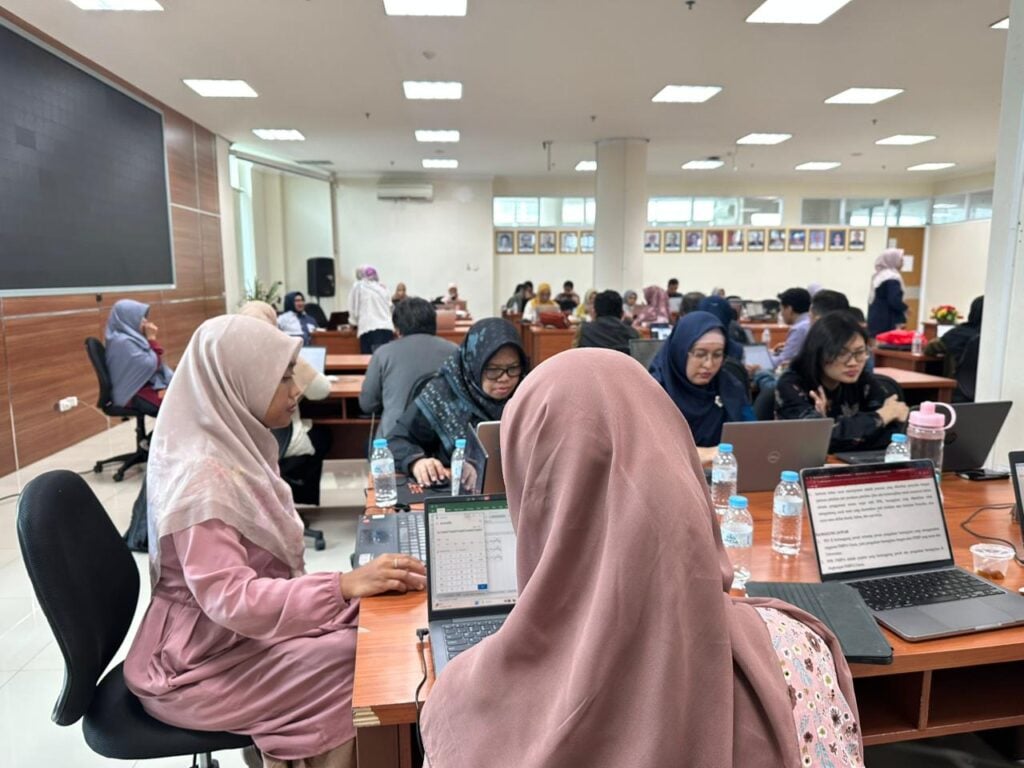 Aktivitas lembur penyusunan dokumen ASIIN FMIPA Unesa